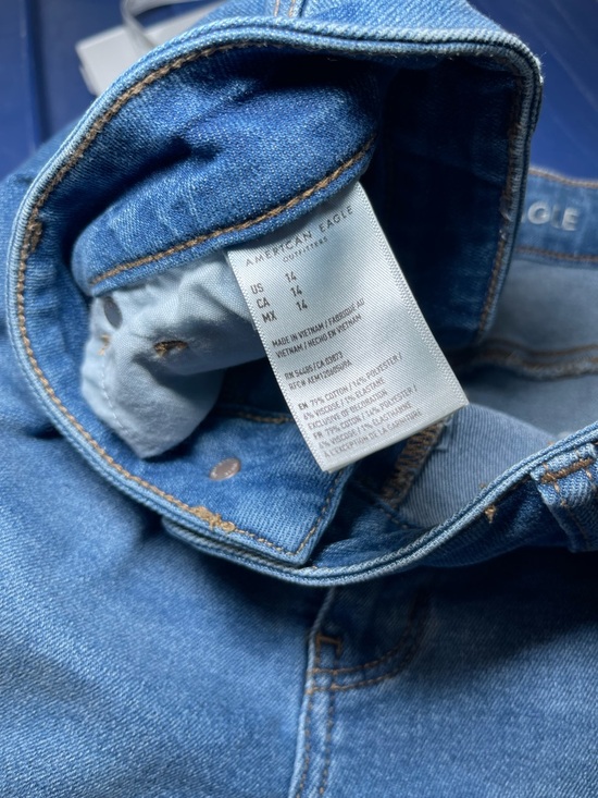 American Eagle Women’s Stretch Mom High Waisted Blue Denim Shorts Size 14 - Picture 16 of 16